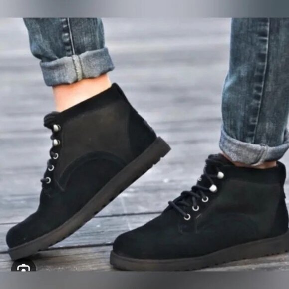 UGG~Bethany Boot~WOMENS CHUKKA BLACK SUEDE SHEARLING SIZE 9 - Picture 2 of 9